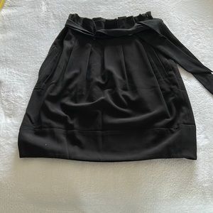 BCBG maxazria skirt with tie at waistband. Size 04. Black.